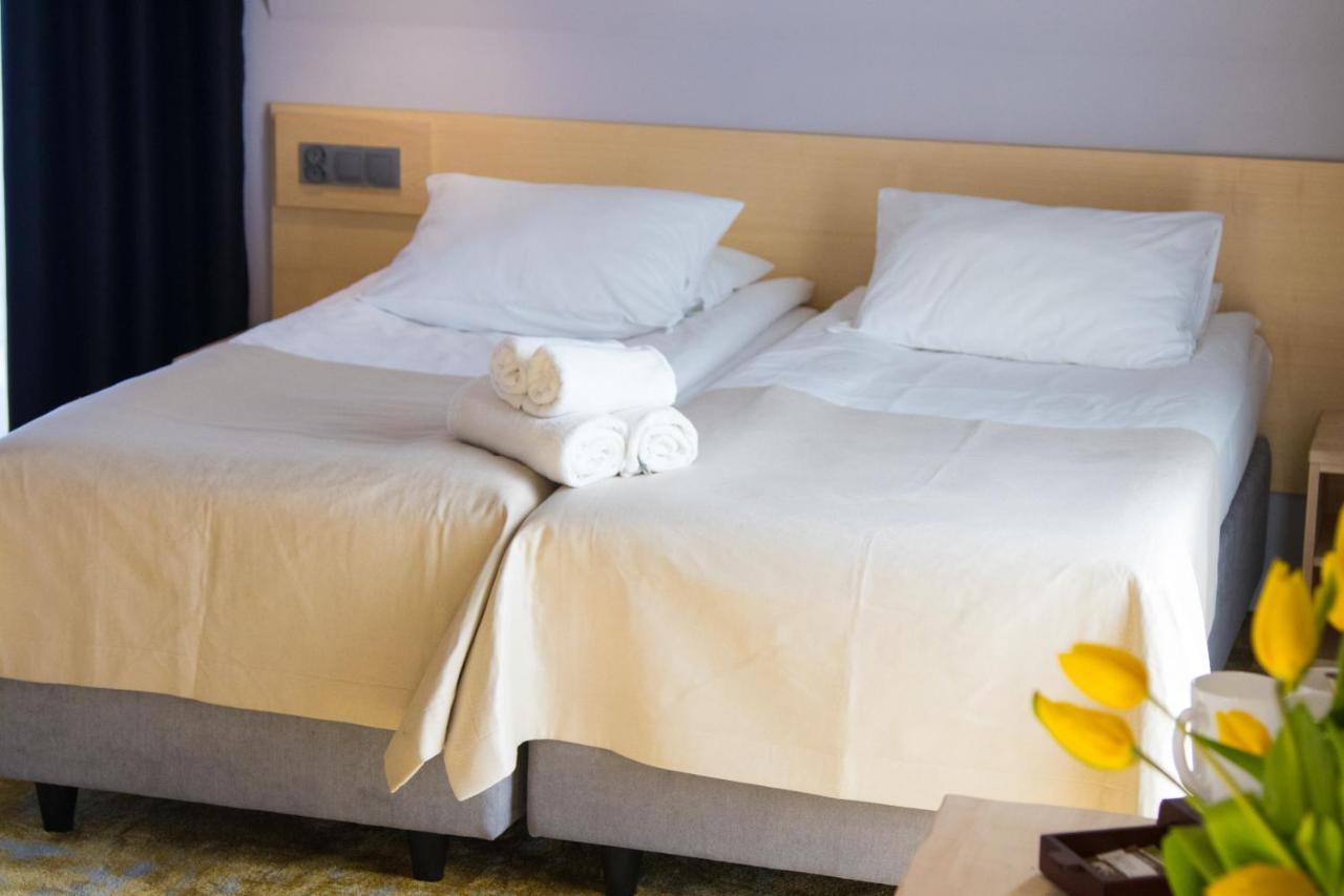 Amber Port Hotel Darlowko Ngoại thất bức ảnh