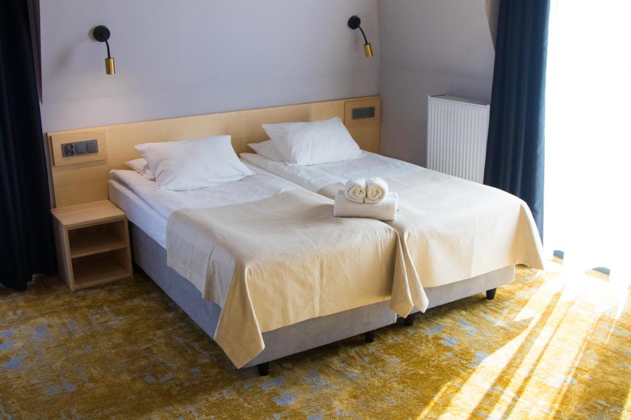 Amber Port Hotel Darlowko Ngoại thất bức ảnh